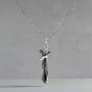 Abrazo Infinito: Collar que Conecta Corazones