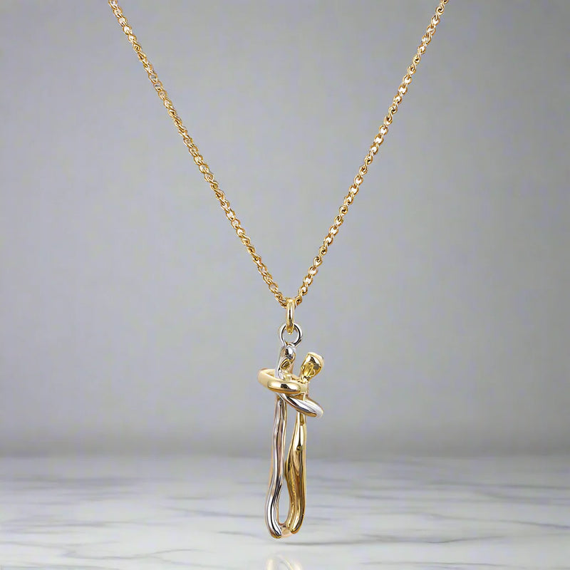 Abrazo Infinito: Collar que Conecta Corazones