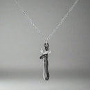 Abrazo Infinito: Collar que Conecta Corazones